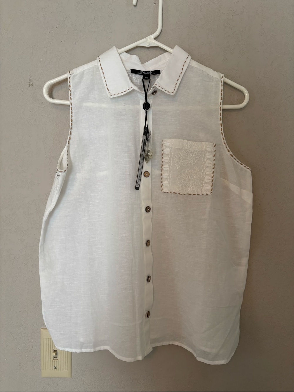 CHARLIE B Sleeveless White Button-Up Linen Blend Tank - Picture 1 of 10